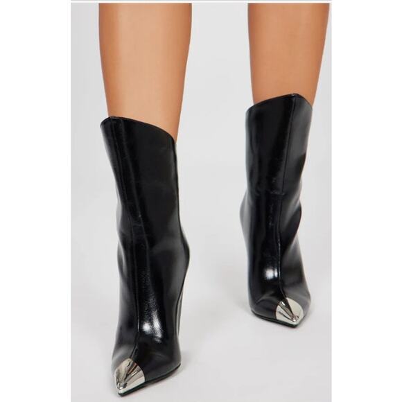 Forever 21 Forever My Moment Heeled Boots Cap Toe Black Boots Size 7.5 - Picture 3 of 12